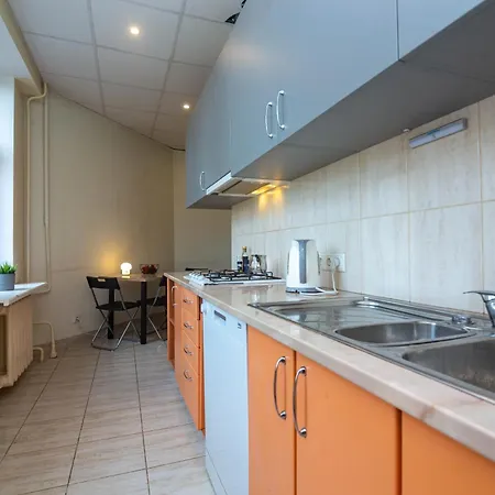 شقة Comfort 4-bedroom Flat *