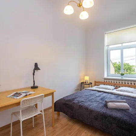 Апартаменти Comfort 4-bedroom Flat *